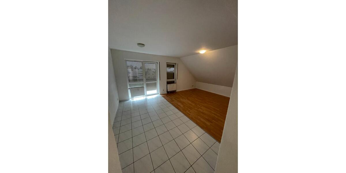 Dachgeschoßwohnung Bad Vilbel - 4 Zimmer, 92 m&sup2;, 1.350&euro; | Angebot:25148125