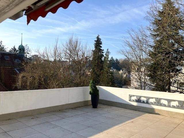 Etagenwohnung Wiesbaden Nordost - 4 Zimmer, 126 m&sup2;, 1.900&euro; | Angebot:25772222