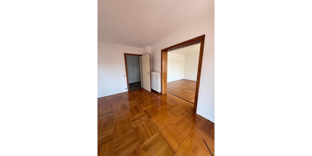 Etagenwohnung Eislingen (Fils) - 3.5 Zimmer, 90 m&sup2;, 1.000&euro; | Angebot:25048348