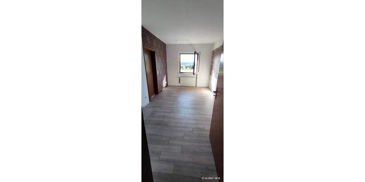 Etagenwohnung Windeck - 4 Zimmer, 150 m&sup2;, 1.100&euro; | Angebot:25239874