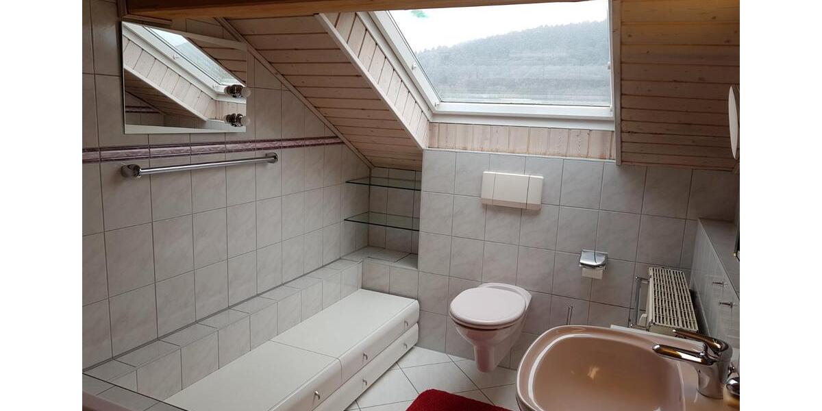 Dachgeschoßwohnung Biebergemünd - 3.5 Zimmer, 110 m&sup2;, 880&euro; | Angebot:26400684