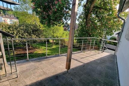 Großzügige 4-Zimmer-Wohnung mit 2 Bädern und Balkon
