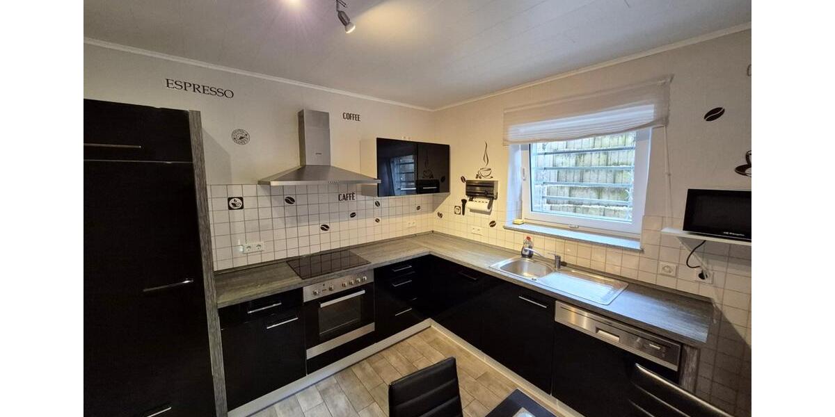 Souterrainwohnung 93 m² | eigener Eingang | EBK | Stellplatz 2 zimmer