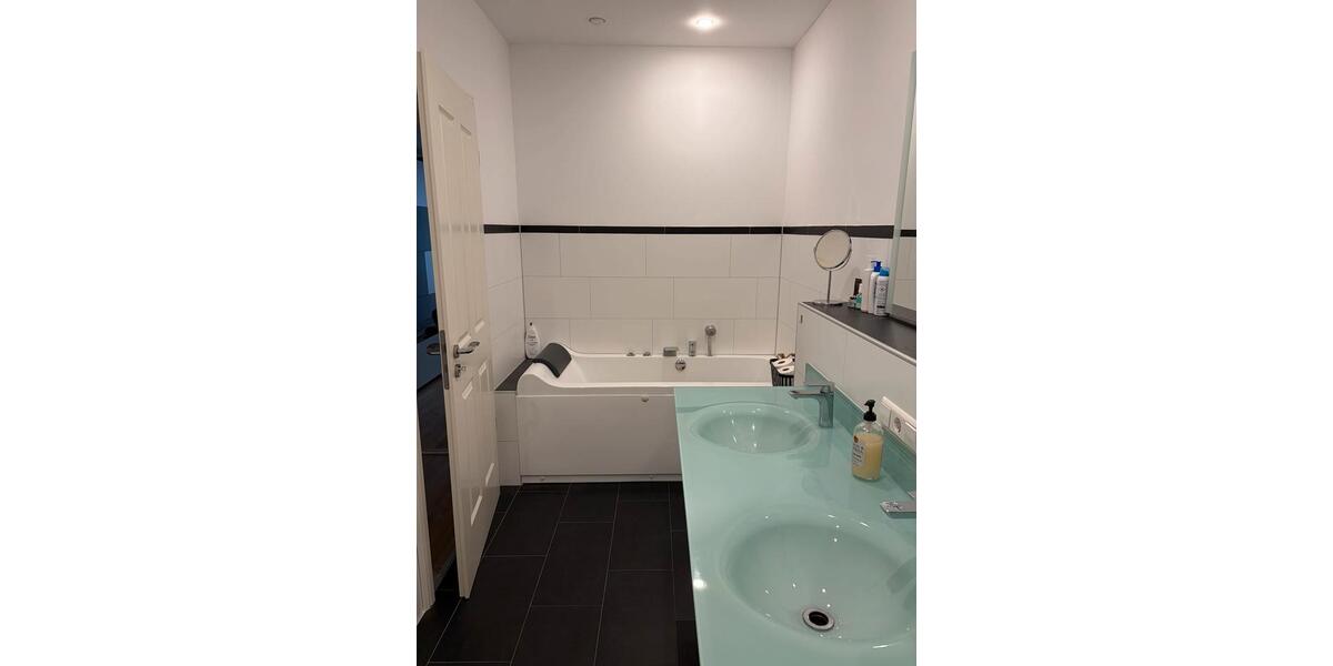 Hochparterre Pforzheim Weststadt - 3 Zimmer, 120 m&sup2;, 1.150&euro; | Angebot:26024503