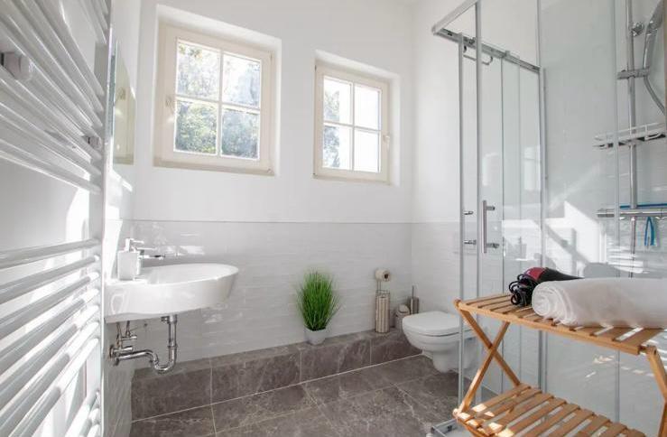 Wohnen auf Zeit Wilhelmshaven Heppens - 50 Zimmer, 300 m&sup2;, 20&euro; | Angebot:26553815