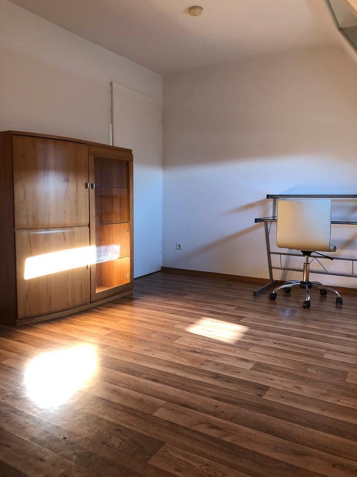 1 WG Zimmer in Frauen WG ab September frei