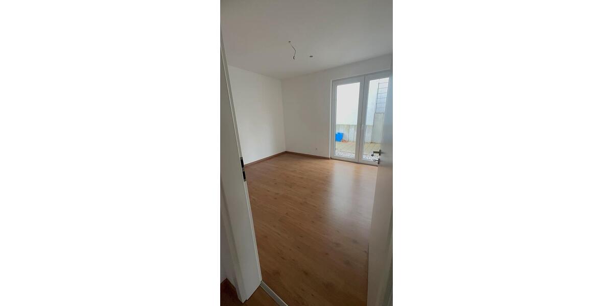 Terrassenwohnung Sinsheim - 4 Zimmer, 90 m&sup2;, 1.500&euro; | Angebot:26036677