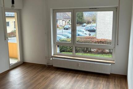 Großzügige 2,5-Zimmer Wohnung mit Balkon und neuen Bodenbelägen zu vermieten 2.5 zimmer