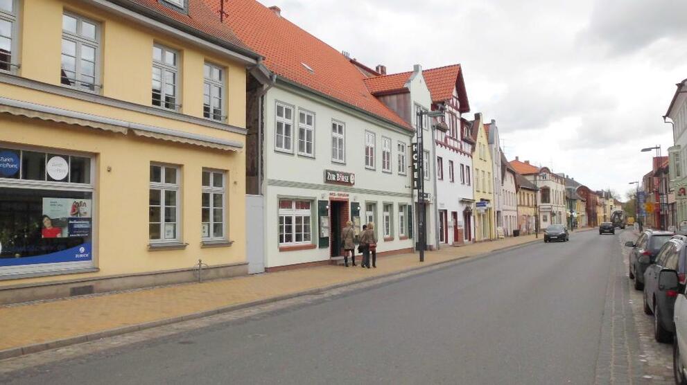 1 - RAUM - WOHNUNG - PARTERRE - BAD MIT DU - 2-ABSTELLRÄUME - BÜTZOW - STADTZENTRUM 1 zimmer