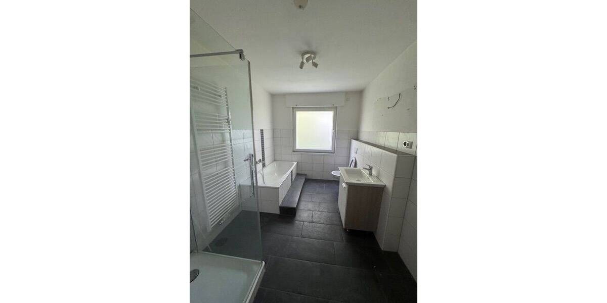 Etagenwohnung Lünen Beckinghausen - 3 Zimmer, 116 m&sup2;, 1.000&euro; | Angebot:26584235