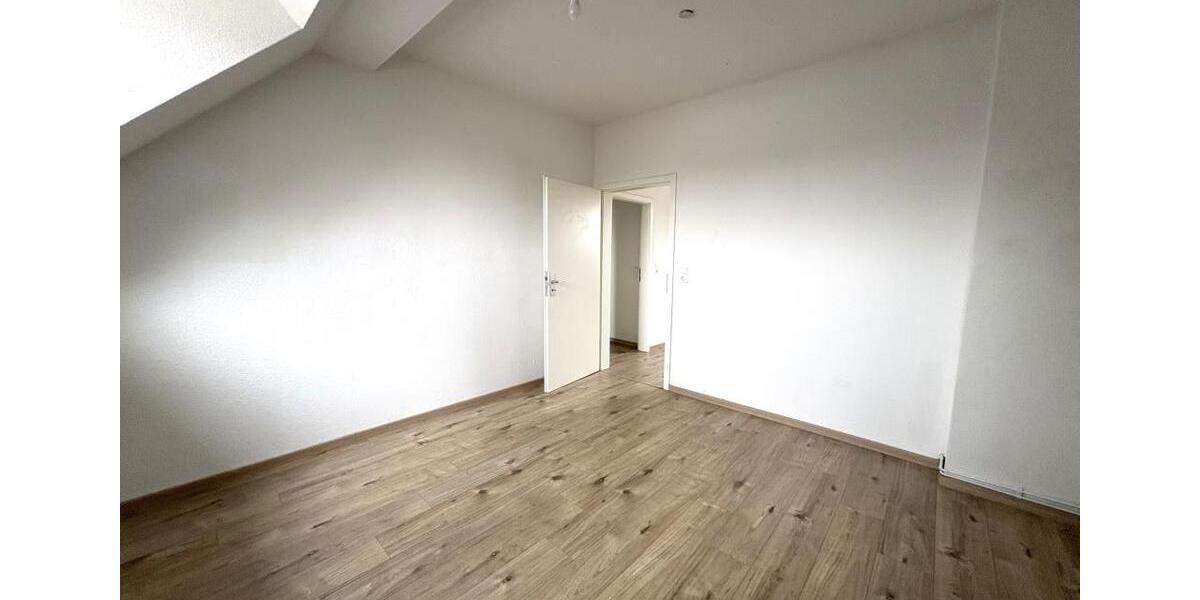 Dachgeschoßwohnung Bremerhaven Geestemünde - 3 Zimmer, 63 m&sup2;, 509&euro; | Angebot:25599781