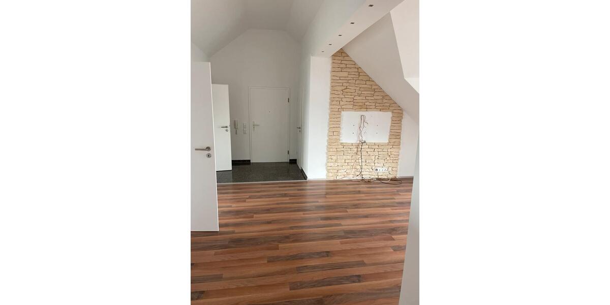 Dachgeschoßwohnung Gelnhausen - 2 Zimmer, 83 m&sup2;, 850&euro; | Angebot:25415642