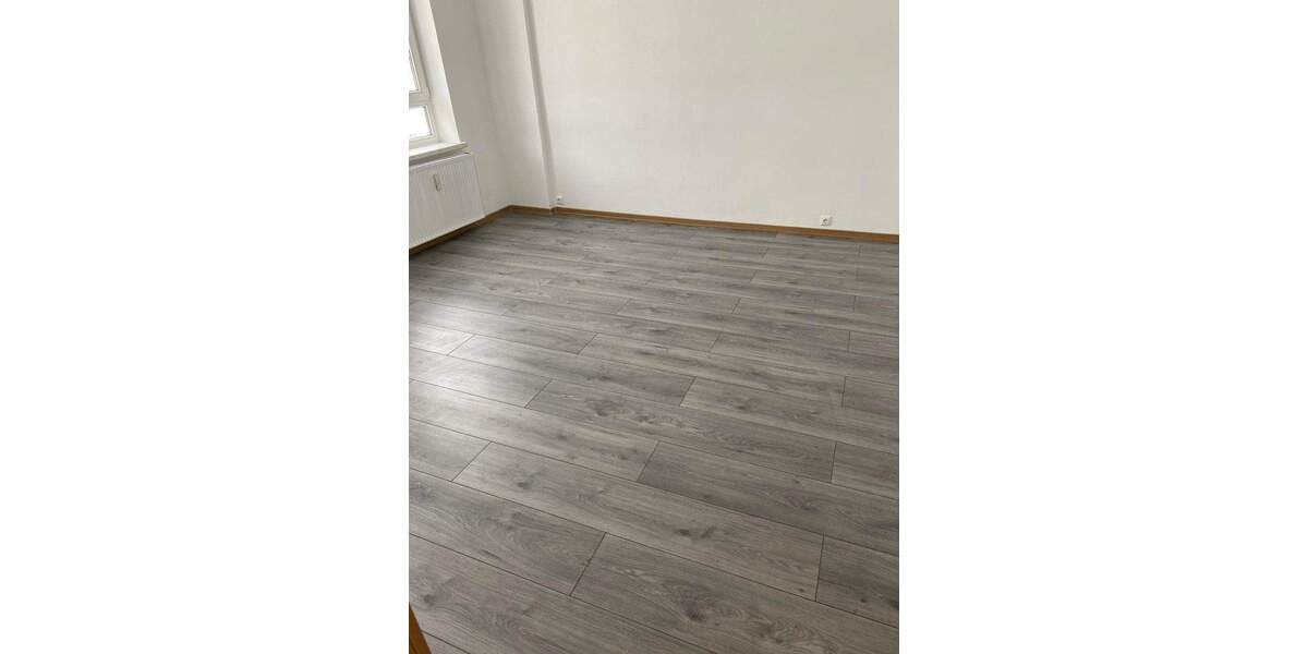 Etagenwohnung Glauchau - 4 Zimmer, 81 m&sup2;, 430&euro; | Angebot:26389569