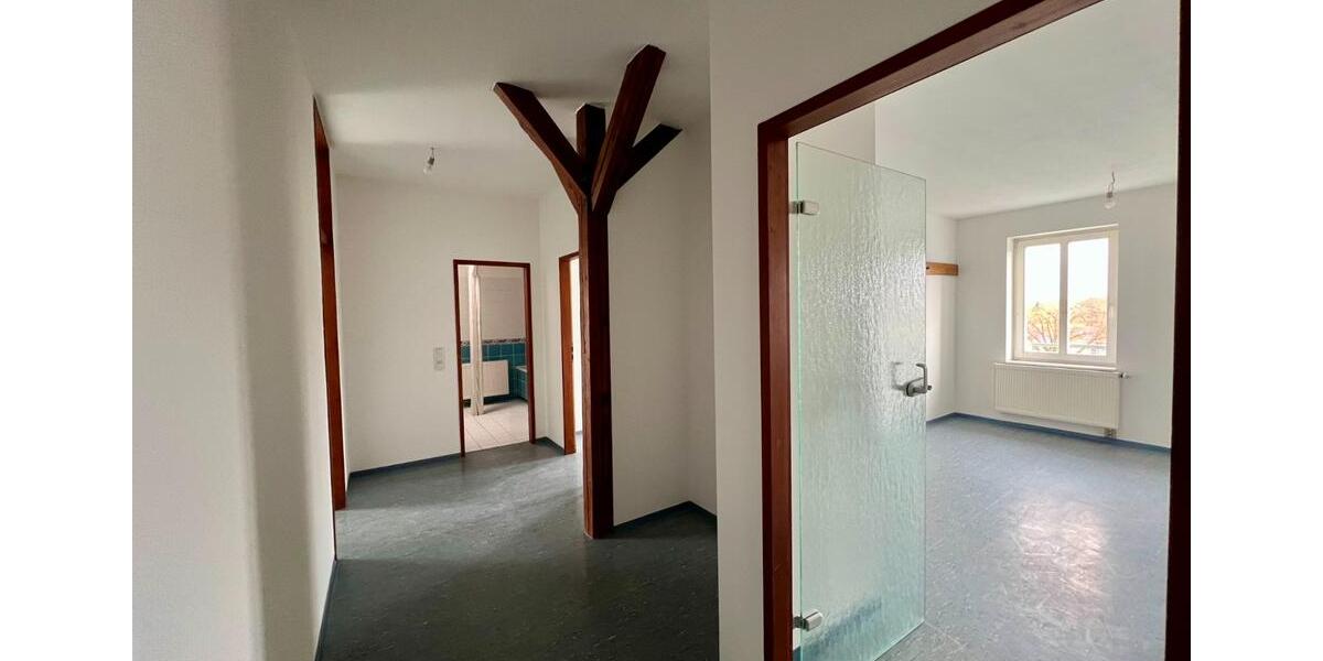 Dachgeschoßwohnung Zeitz - 3 Zimmer, 98 m&sup2;, 640&euro; | Angebot:16602265