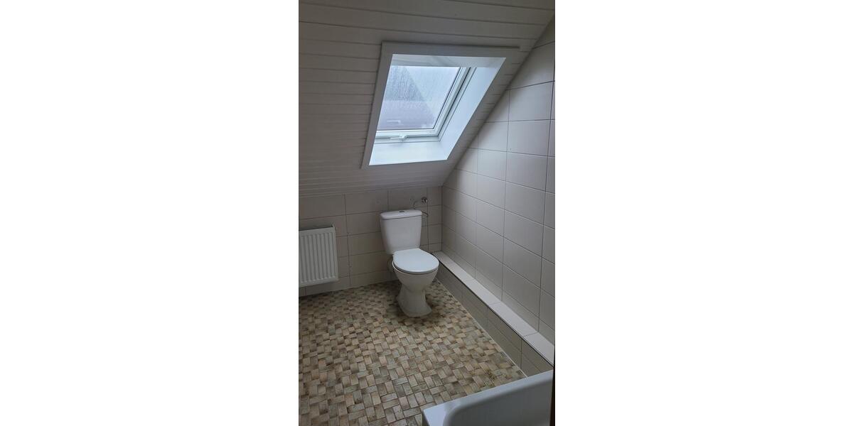 Dachgeschoßwohnung Enger - 2.5 Zimmer, 66 m&sup2;, 600&euro; | Angebot:25155076