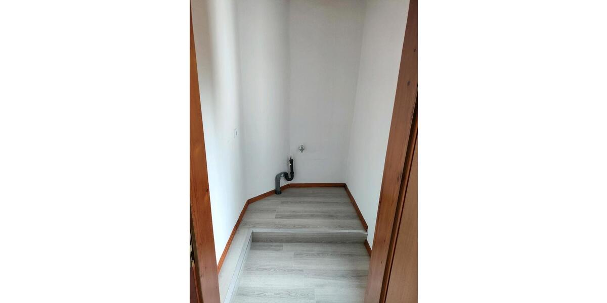Etagenwohnung Hengersberg - 5 Zimmer, 140 m&sup2;, 550&euro; | Angebot:25918895
