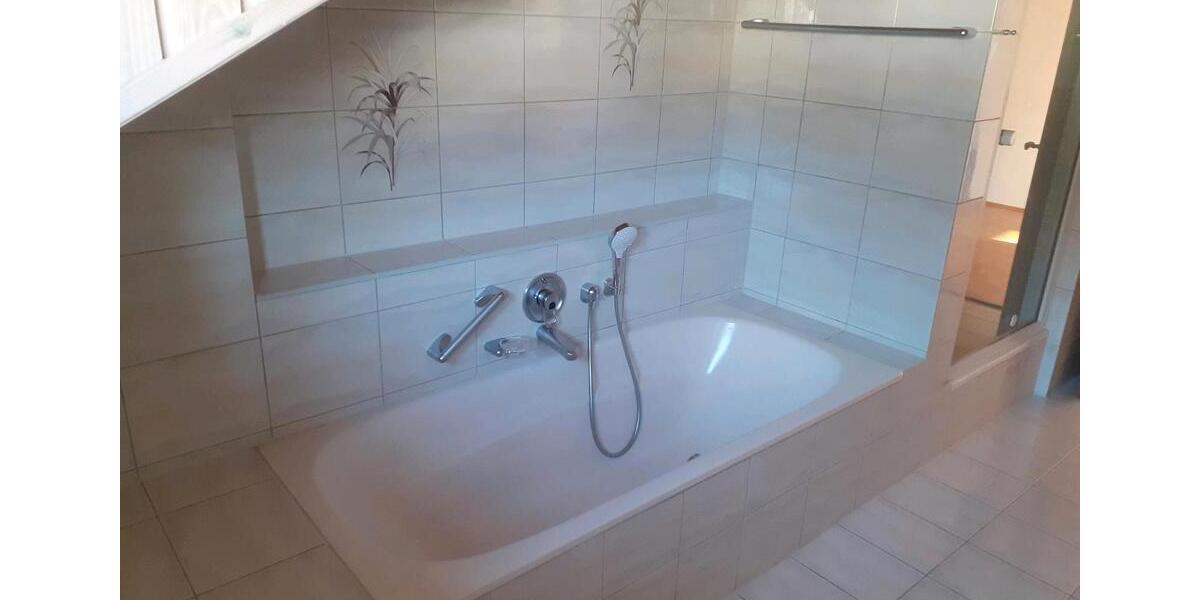 Helle 110 qm DG-Wohnung in 92660 Neustadt WN 4 zimmer