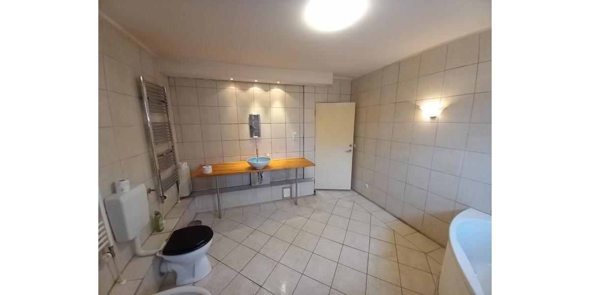 Hochparterre Wismar Altstadt - 4 Zimmer, 150 m&sup2;, 1.600&euro; | Angebot:26637144