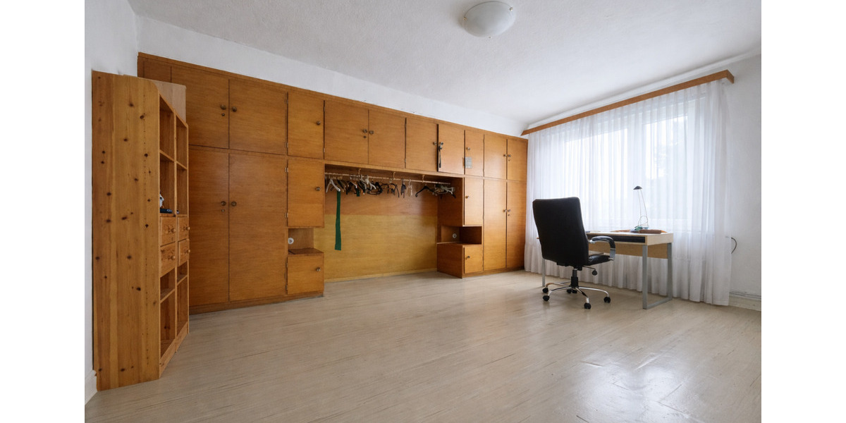 WG-Zimmer in großzügigem Haus (Misburg) nahe Bus&Bahn Haltestelle 4 zimmer