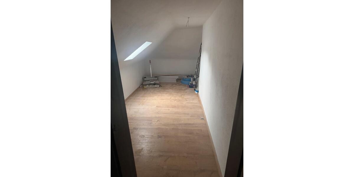 Dachgeschoßwohnung Neustadt bei Coburg - 3 Zimmer, 85 m&sup2;, 700&euro; | Angebot:24754374