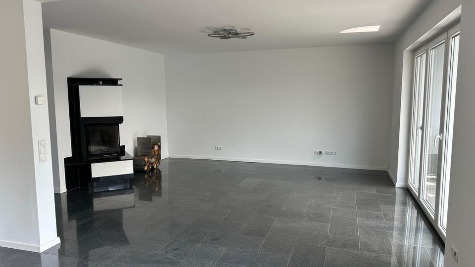 Gehobene 3-Zimmer Wohnung mit EBK, Terrasse, Garten und Sauna zimmer