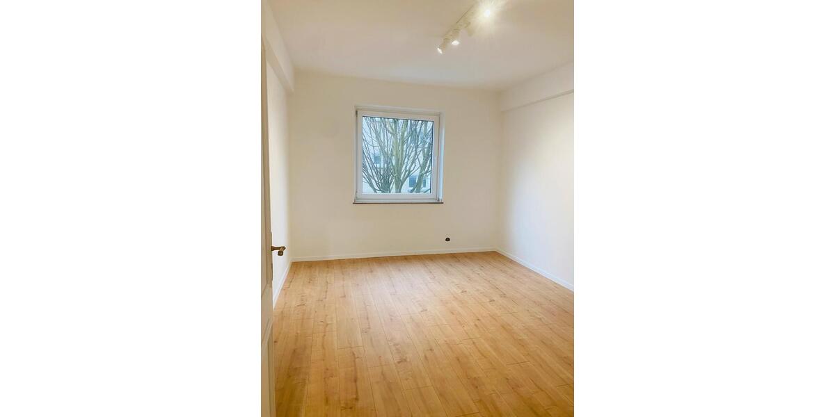 Renovierte 4-Zi-Whg. mit BalkonEBK in Köln-Zollstock 4 zimmer