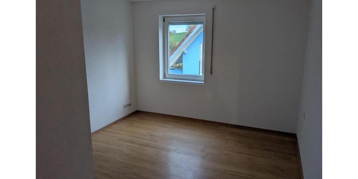 Etagenwohnung Konstanz Dettingen-Wallhausen - 4 Zimmer, 90 m&sup2;, 1.500&euro; | Angebot:24782086