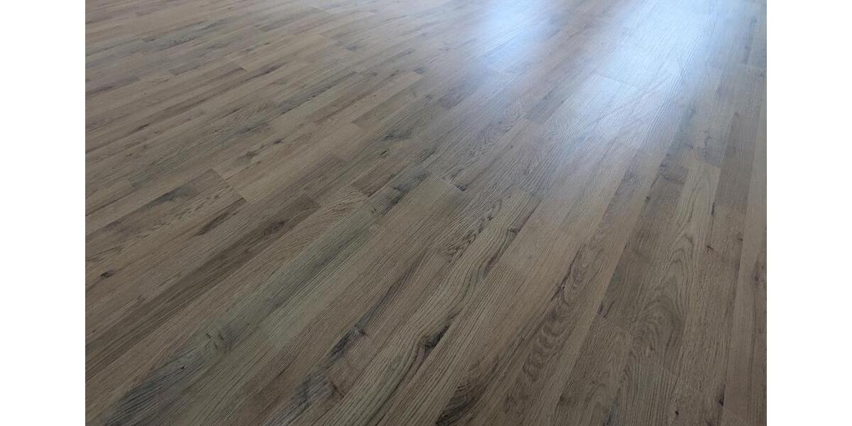 ++ attraktive, renovierte 3-Raum Wohnung in zentraler Lage, direkt am Markt in Meerane ++ 3 zimmer