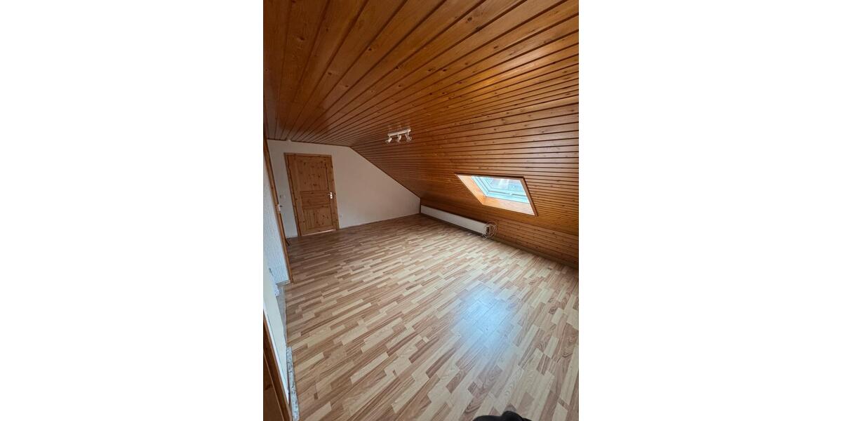 Dachgeschoßwohnung Schwalbach - 3 Zimmer, 65 m&sup2;, 550&euro; | Angebot:24874207