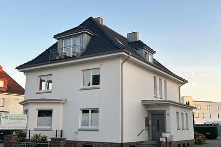 Charmante 2-Zi-DG-Wohnung mit Küche & 2 Balkonen 2 zimmer