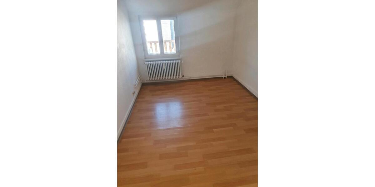 Wohnen auf Zeit Freiburg im Breisgau - 4 Zimmer, 16 m&sup2;, 350&euro; | Angebot:26190896