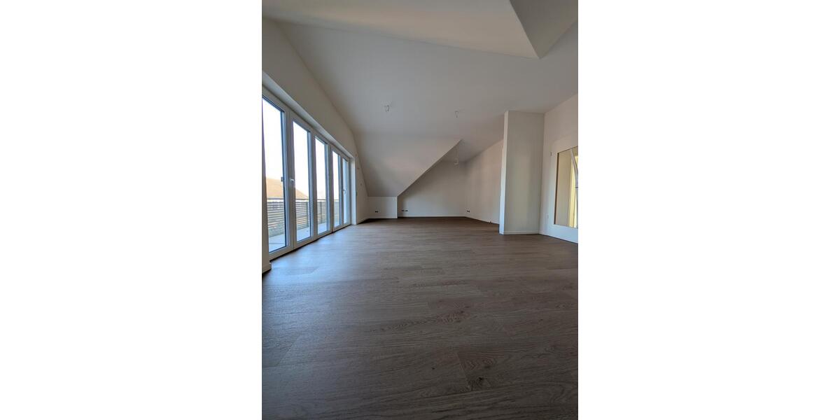 Dachgeschoßwohnung Güstrow - 4 Zimmer, 122 m&sup2;, 1.652&euro; | Angebot:25214616