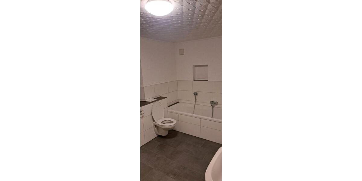 Etagenwohnung Hermersberg - 6 Zimmer, 140 m&sup2;, 830&euro; | Angebot:25872307