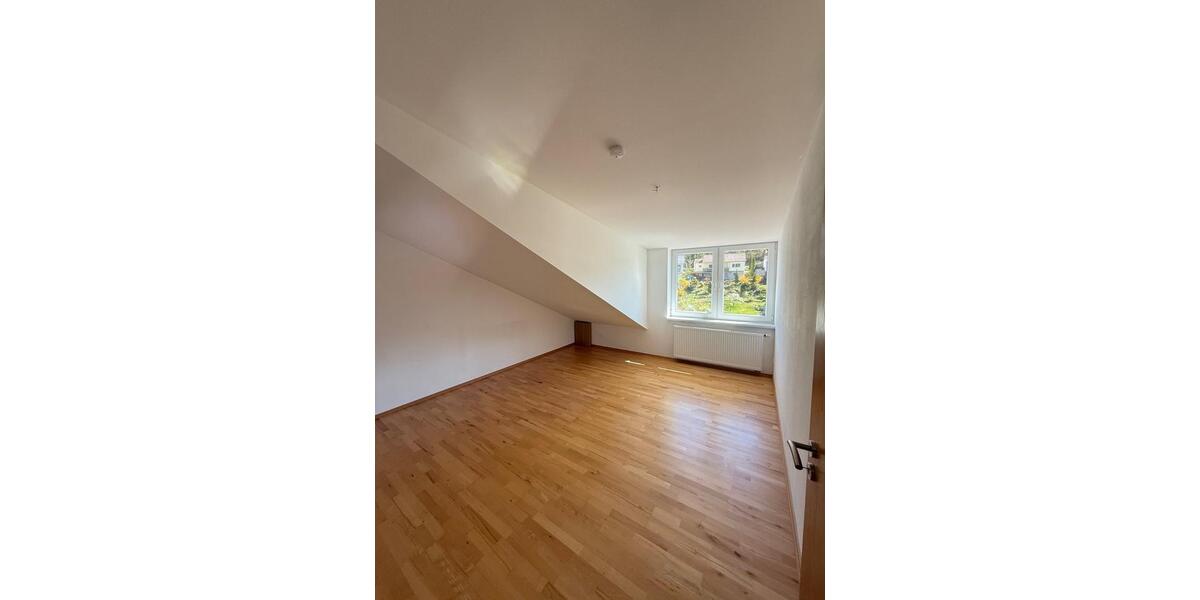 Dachgeschoßwohnung Knittlingen - 3 Zimmer, 96 m&sup2;, 850&euro; | Angebot:26073135