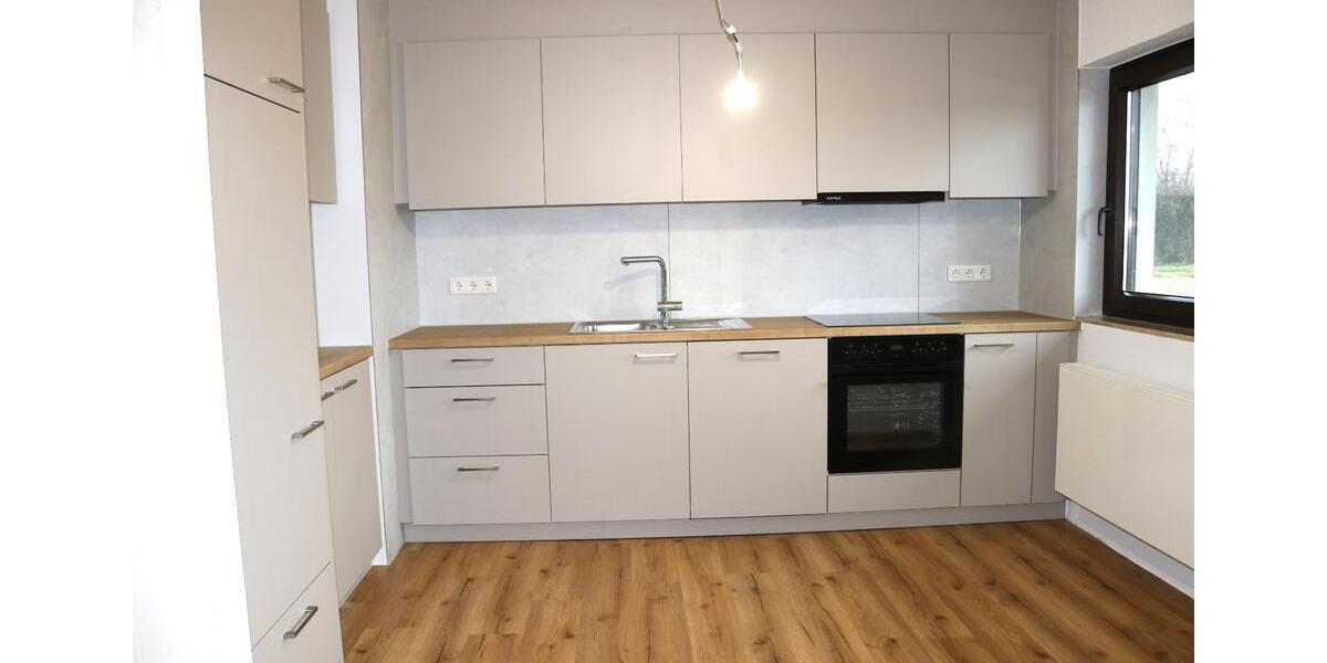 Schöne, großzügige 4 12-Zimmer-Mietwohnung in Heuchelheim mit Einbauküche u. Balkon, Ortsrandlage 4 zimmer