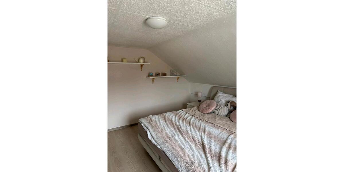 Dachgeschoßwohnung Püttlingen - 3 Zimmer, 82 m&sup2;, 620&euro; | Angebot:26256163