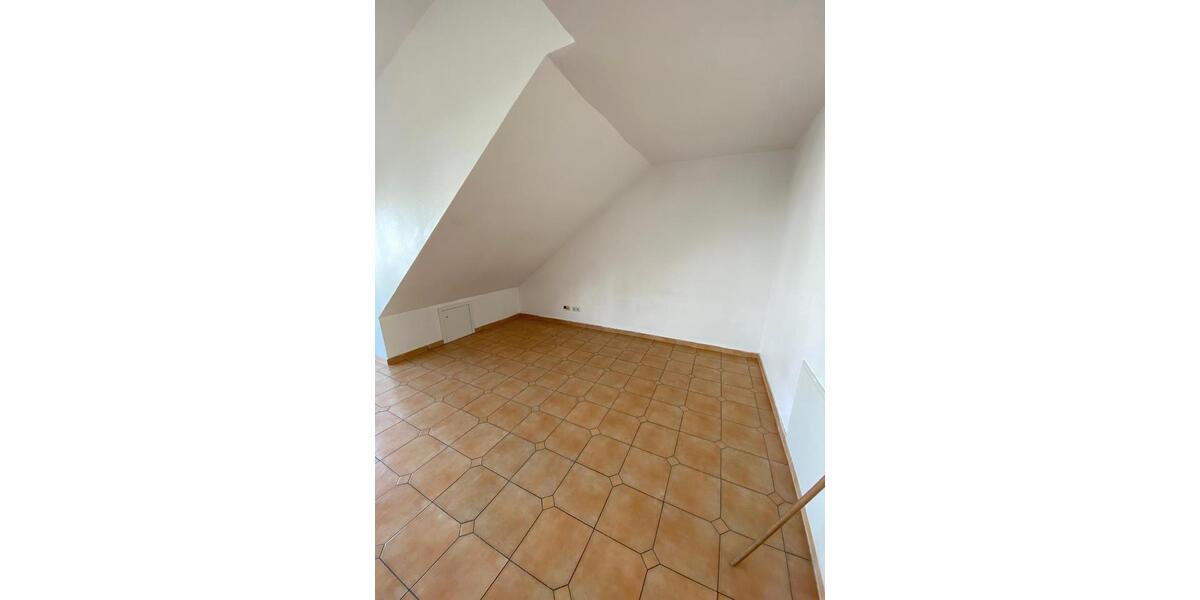 Dachgeschoßwohnung Mörfelden-Walldorf Walldorf - 3 Zimmer, 84 m&sup2;, 1.550&euro; | Angebot:25449482