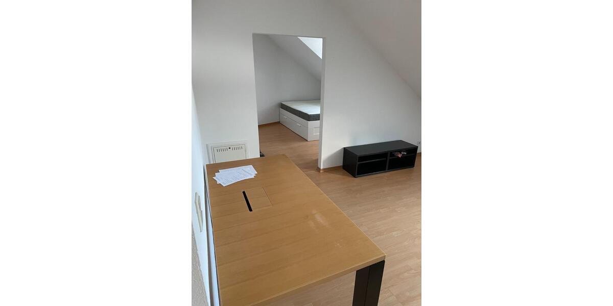 Dachgeschoßwohnung Bonn - 2 Zimmer, 33 m&sup2;, 635&euro; | Angebot:25138305
