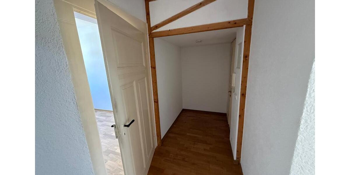 Dachgeschoßwohnung Greiz - 3 Zimmer, 65 m&sup2;, 325&euro; | Angebot:26070754