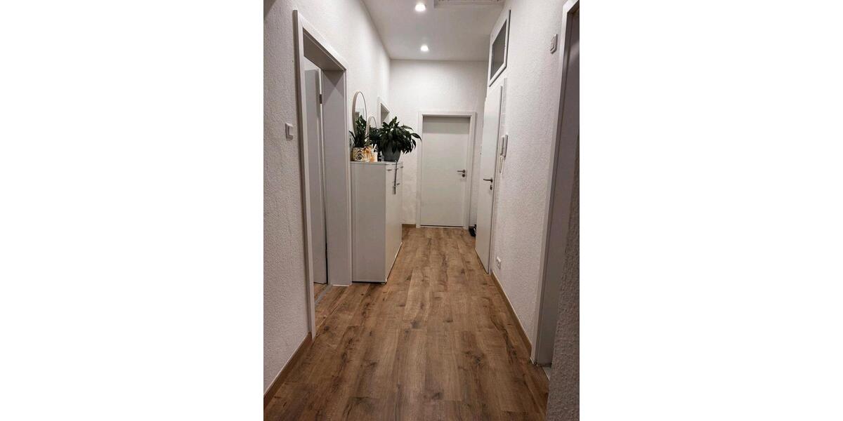 Eingerichtet 3-Zimmer-Wohnung mit 74 qm in einem 3-Familienhaus ; 3 zimmer