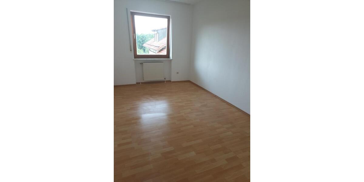 Etagenwohnung Waldmünchen - 4 Zimmer, 86 m&sup2;, 685&euro; | Angebot:25811075