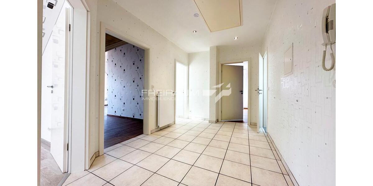 Dachgeschoßwohnung Neunkirchen - 3 Zimmer, 100 m&sup2;, 890&euro; | Angebot:21938623