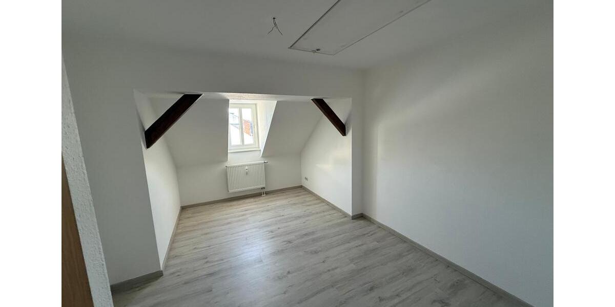 Etagenwohnung Reichenbach im Vogtland - 4 Zimmer, 103 m&sup2;, 539&euro; | Angebot:24522431
