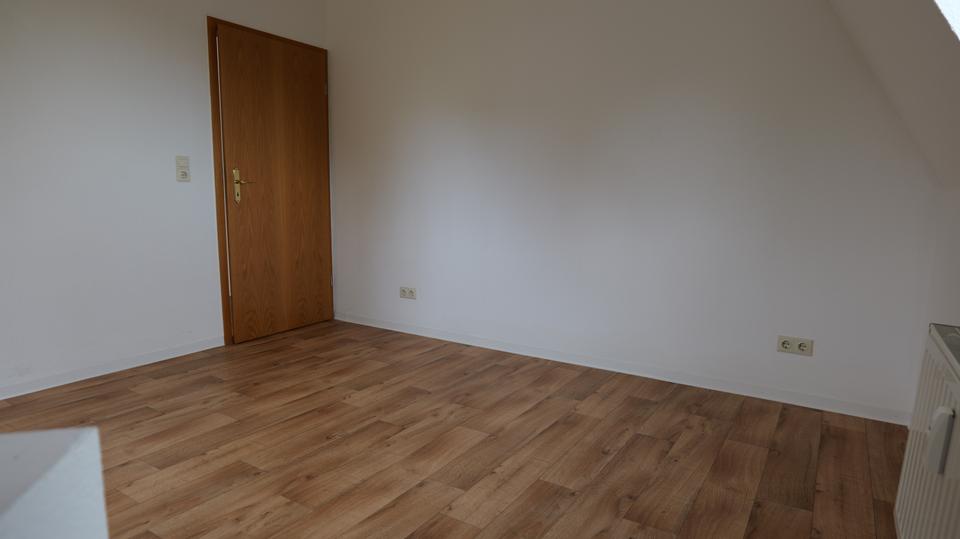 Dachgeschoßwohnung Auerbach/Vogtland Vogtland - 2.5 Zimmer, 59 m&sup2;, 330&euro; | Angebot:23201719