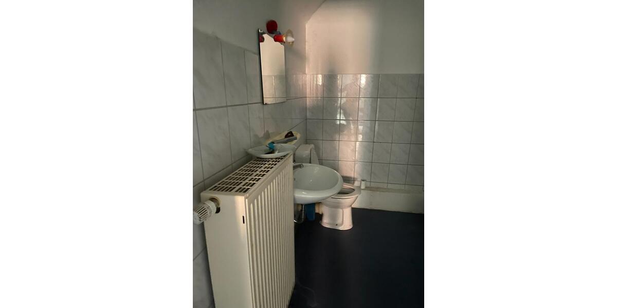 Verwahrloste Hofreite an Selbstsanierer in Mücke zu vermieten. 5 zimmer