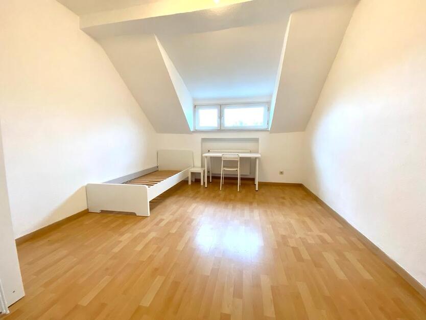 Möbliertes WG Zimmer mit unweit der Uni und vom Bahnhof