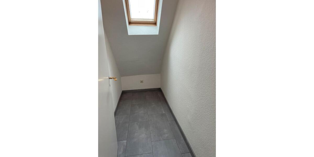 Dachgeschoßwohnung Horn-Bad Meinberg Bad Meinberg - 4 Zimmer, 84 m&sup2;, 630&euro; | Angebot:24802203