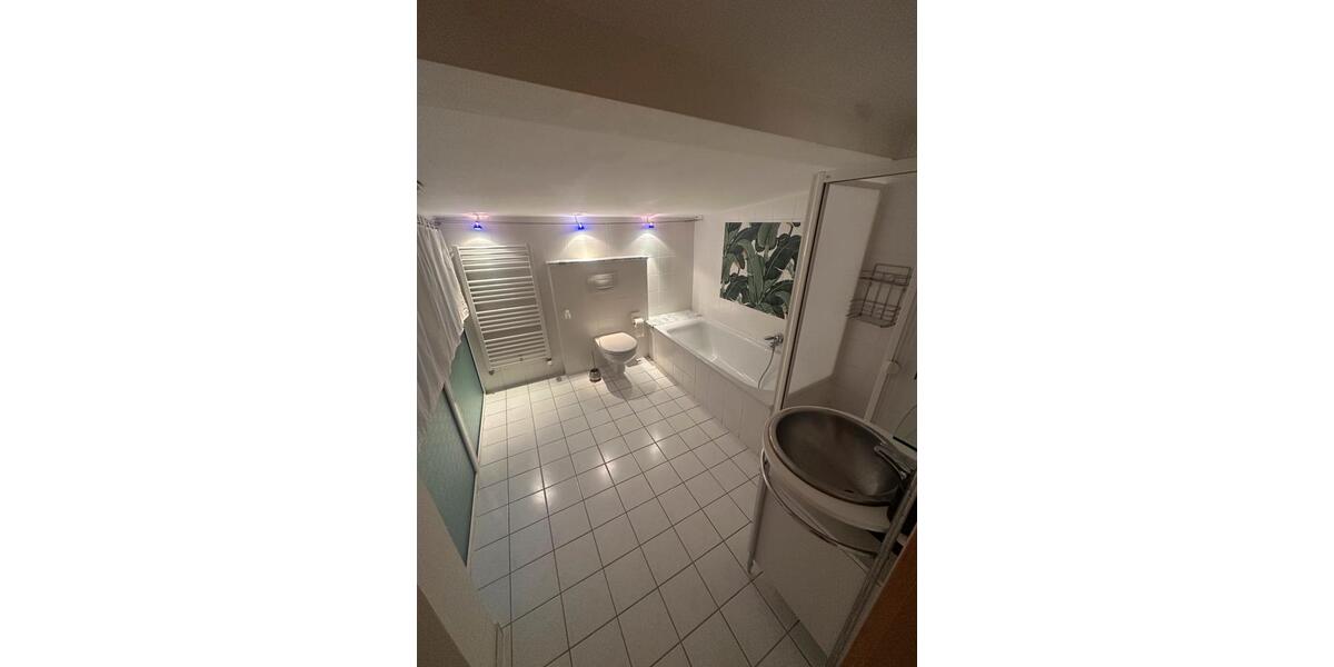 Dachgeschoßwohnung Vilsbiburg - 5 Zimmer, 130 m&sup2;, 1.200&euro; | Angebot:24346833