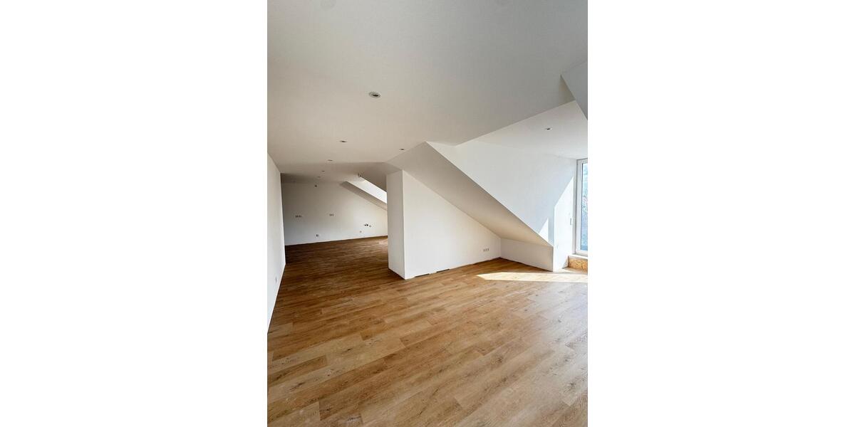 Dachgeschoßwohnung Neuburg an der Donau - 3 Zimmer, 85 m&sup2;, 995&euro; | Angebot:25855023