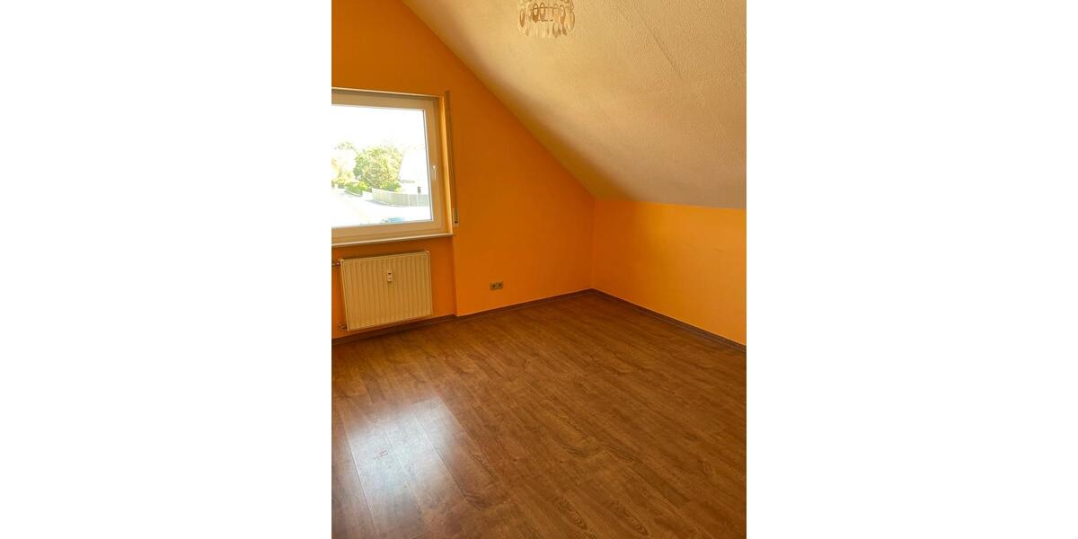 Dachgeschoßwohnung Bürstadt - 4 Zimmer, 125 m&sup2;, 1.380&euro; | Angebot:24788540